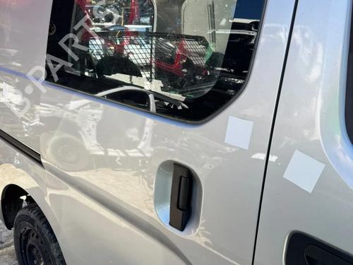 right-slide-door-nissan-nv200-evalia-bus-2010-34692808 main image