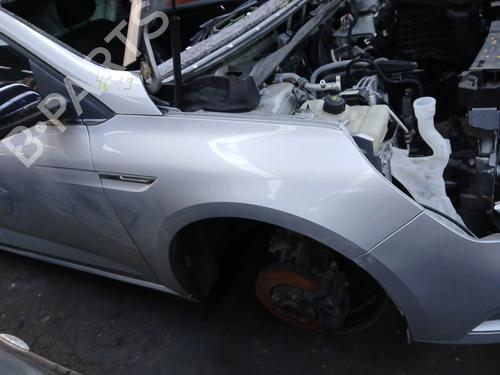 right-front-fenders-renault-megane-iv-hatchback-b9amn_-2015-39226033 main image