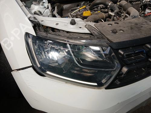 faro-derecho-dacia-duster-hm_-2017-39379241 main image