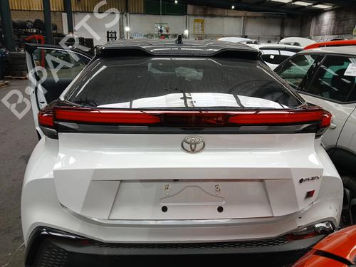 tailgate-toyota-c-hr-_x2_-_h2_-2023-39566693 main image