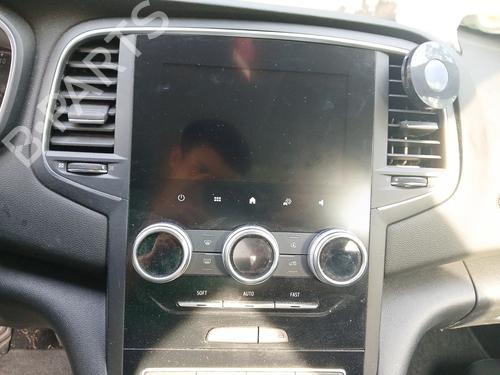display-monitor-renault-megane-iv-hatchback-b9amn_-2015-39696385 main image