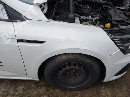 right-front-fenders-renault-megane-iv-hatchback-b9amn_-2015-39696395 main image
