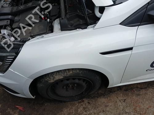 left-front-fenders-renault-megane-iv-hatchback-b9amn_-2015-39696396 main image