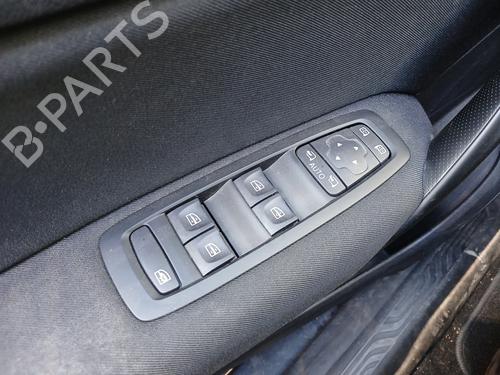 Used Left front window switch Left front window switch RENAULT MEGANE IV Grandtour (K9A/M/N_) E-TECH 160 (K9NH) (158 hp) 39748832 39748832