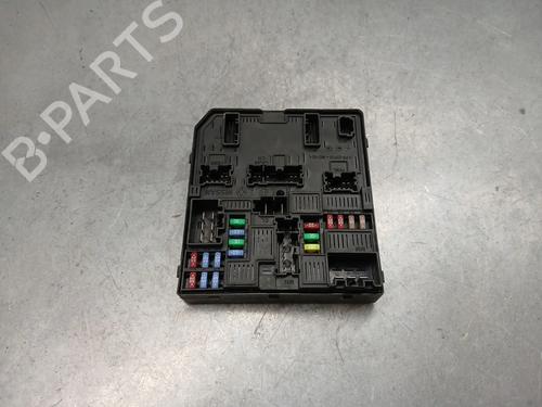 Used Fuse box Fuse box RENAULT MEGANE IV Hatchback (B9A/M/N_) 1.5 Blue dCi 115 (B9A6) (116 hp) 39952107 39952107