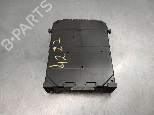 Used Fuse box Fuse box PEUGEOT 3008 II SUV (MC_, MR_, MJ_, M4_) 1.2 THP/ PureTech 130 (MRHNSM, MRHNSU, MRHNSJ, MRHNYW,... (131 hp) 39952173 39952173