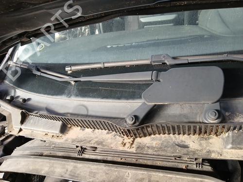 front-windshield-wiper-arm-bmw-2-active-tourer-f45-2013-2014-2015-2016-2017-2018-2019-2020-2021-40282171 main image