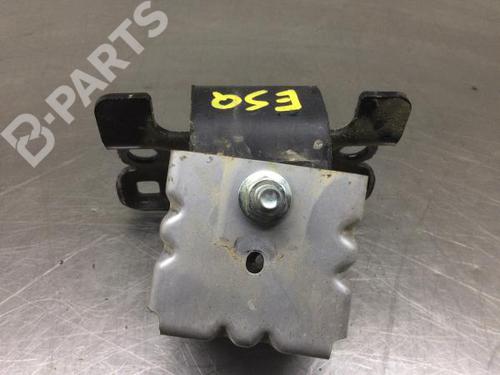 Used Engine mount RENAULT ALASKAN 2.3 dCi 190 4x4 (U3MD) (190 hp) 6817760
