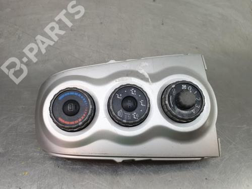 AC Styreenhet / Manøvreringsenhet TOYOTA YARIS (_P9_) [2005-2014]  3101537