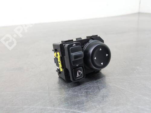 Used Switch NISSAN MICRA V (K14) 1.0 (73 hp) 8204162