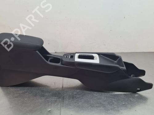 Used Armrest / Center console Armrest / Center console HONDA JAZZ V (GR_, GS_) 1.5 eHEV (GR3, GR6) (122 hp) 40602442 40602442