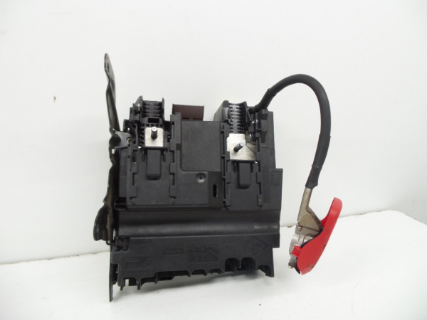 Fuse box PEUGEOT 308 II (LB_, LP_, LW_, LH_, L3_) 1.6 HDi 3089183 