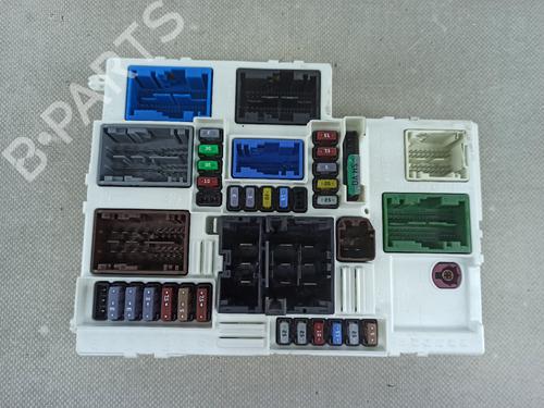 Used Fuse box PEUGEOT 308 III (FB_, FH_, FP_, F3_, FM_) BlueHDi 130 (FBYHZL, FBYHZT) (131 hp) 27735868