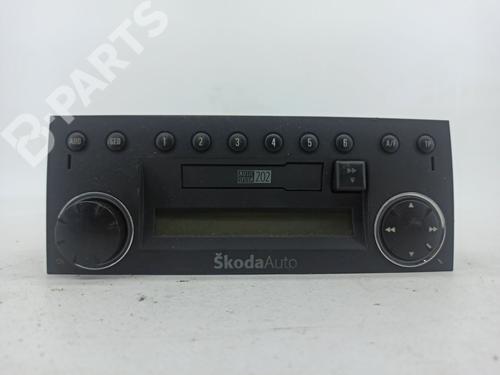 Used Radio SKODA FABIA II (542) [2006-2014]  8240568