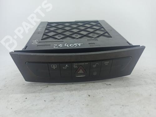 Używane Przełącznik MERCEDES-BENZ C-CLASS (W203) C 220 CDI (203.006, 203.008) (143 hp) 8346130