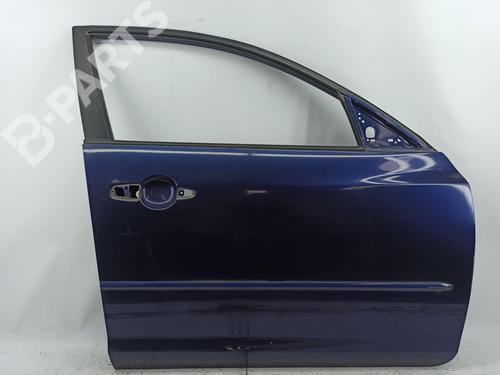 Right front door MAZDA 3 (BK) 1.6 (BK14) não está danificada 