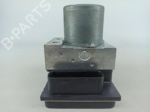 Używane Pompa ABS BMW X3 (E83) 2.0 d (150 hp) 13560013