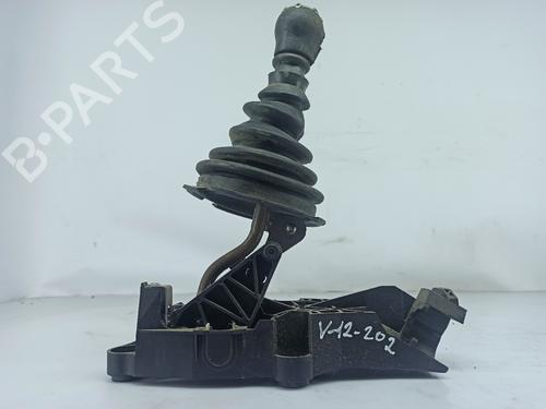Used Gear lever FORD FIESTA V (JH_, JD_) 1.25 16V (75 hp) 15614815