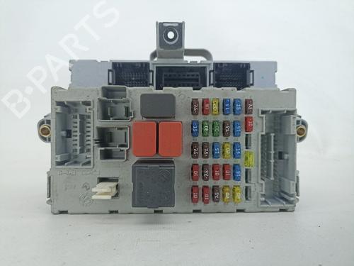 Boîte à Fusibles FIAT PUNTO (188_) 1.2 16V 80 (188.233, .235, .253, .255, .333, .353, .639,... (80 hp) 15945180