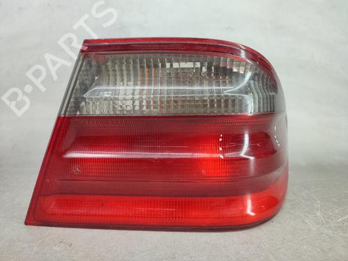 Right taillight MERCEDES-BENZ E-CLASS (W210) E 220 CDI (210.006) ESTALADO 