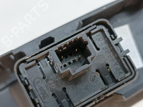 Right front window switch RENAULT MEGANE IV Hatchback (B9A/M/N_) 1.5 dCi 110 (B9A3) | BP17573898I26 