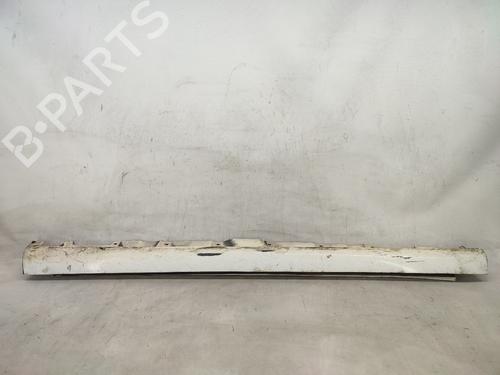 Right sideskirt TOYOTA AVENSIS (_T25_) 2.0 D-4D (CDT250_) (116 hp) COM ALGUNS ARRANHOES