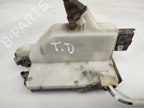 Høyre bak lås PEUGEOT 208 I (CA_, CC_) 1.6 HDi / BlueHDi 75 (75 hp) 19154357
