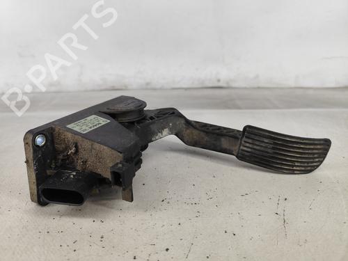 pedal-mercedes-benz-vito-bus-w638-1996-1997-1998-1999-2000-2001-2002-2003-23572851 main image