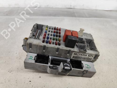 Boîte à Fusibles FIAT PUNTO (188_) 1.9 DS 60 (188.031, .051, .231, .251) (60 hp) 23682961
