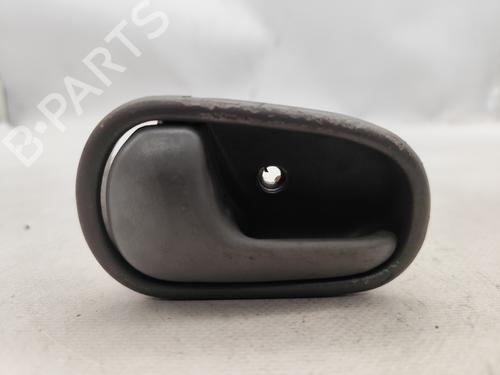 Klamka wewnętrzna drzwi przednich lewych KIA RIO I Hatchback (DC) 1.3 KD06159330