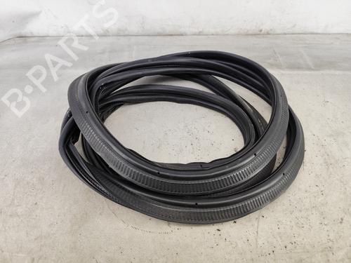 Used Rubber door seal JAGUAR I-PACE (X590) EV400 AWD (400 hp) 24318221