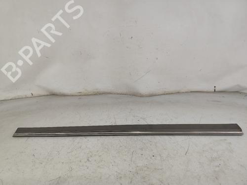 Door moulding trim MERCEDES-BENZ C-CLASS (W203) C 200 Kompressor (203.042) FRENTE DIREITO