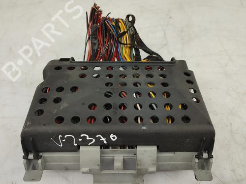 Used Fuse box OPEL ZAFIRA A MPV (T98) 1.6 16V (F75) (101 hp) 27738365