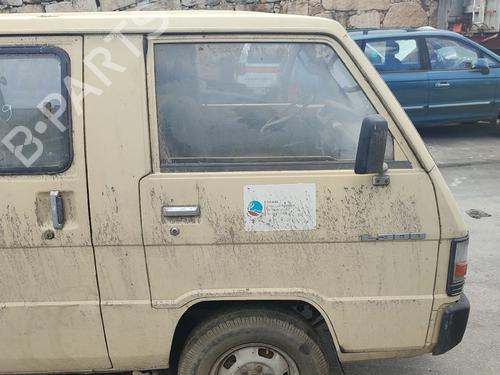 Right front door MITSUBISHI L 300 / DELICA II Van (L03_P) 2.3 D (L038P, L068P) BP27742683C3