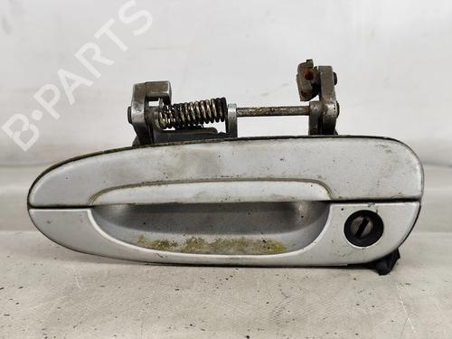 Klamka zewnętrzna drzwi przednich lewych MAZDA 626 IV Hatchback (GE) 2.0 D GLX Comprex (GEFP) N/V