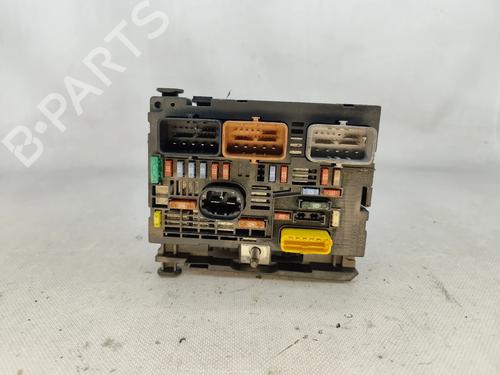 Zekeringkast PEUGEOT 308 I (4A_, 4C_) 1.6 HDi (109 hp) 28483251