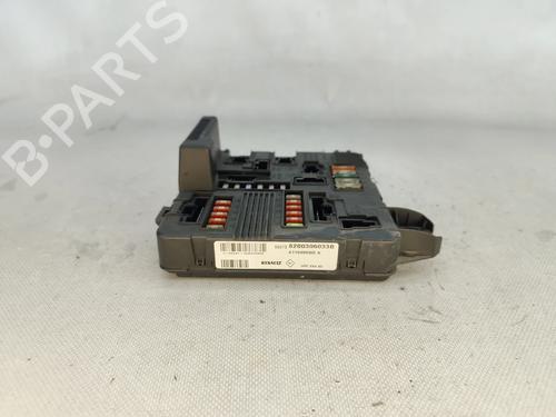 Fuse box RENAULT MEGANE II Estate (KM0/1_) 1.5 dCi (KM02, KM13) 8200306033B