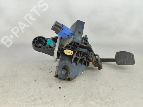 Clutch pedal RENAULT TRAFIC III Van (FG_) 1.6 dCi 125 (FGMH) | BP29614532I13 