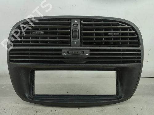 Używane Kratka nawiewu FIAT PUNTO (188_) 1.2 60 (188.030, .050, .130, .150, .230, .250) (60 hp) 26146751