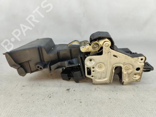 Højre fortil lås MERCEDES-BENZ C-CLASS (W202) C 250 Turbo-D (202.128) (150 hp) 29886738