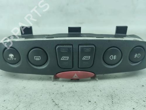 Pulsante luci di emergenza FIAT PUNTO (188_) 1.2 16V 80 (188.233, .235, .253, .255, .333, .353, .639,... (80 hp) 29813382