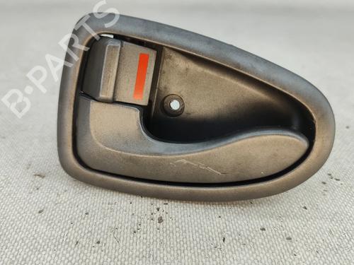 Venstre foran invendig håndtak HYUNDAI ACCENT II (LC) 1.5 CRDi (82 hp) 29957882