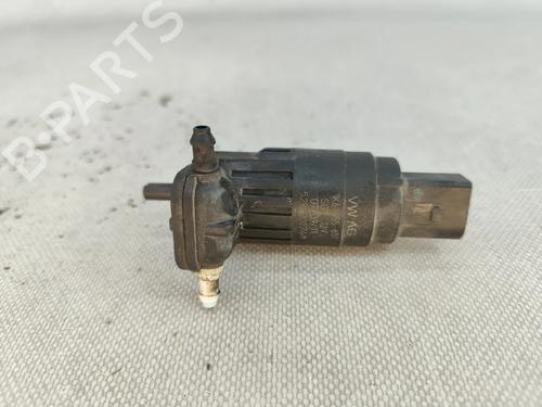 Used Washer pump VW GOLF VI (5K1) 1.6 TDI (105 hp) 30135904