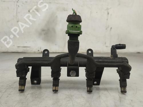 Used Injection rail CITROËN XSARA (N1) 1.4 i (75 hp) 30512404