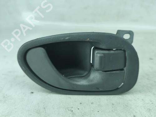 Używane Klamka wewnętrzna drzwi przednich prawych MITSUBISHI COLT V (CJ_, CP_) 1300 GL,GLX (CJ1A) (75 hp) 30328162