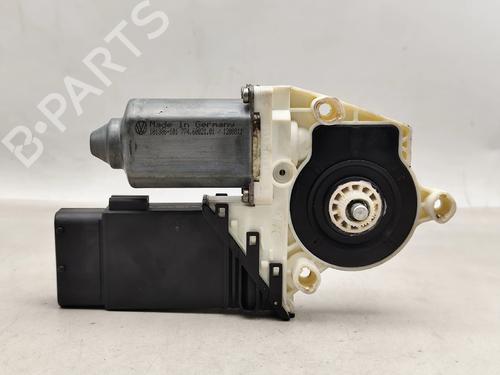 Rudehejsemotor forskærm højre VW GOLF IV (1J1) 1.4 16V (75 hp) 30710410