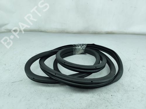 Used Rubber door seal NISSAN LEAF (ZE1) Electric (150 hp) 31027715