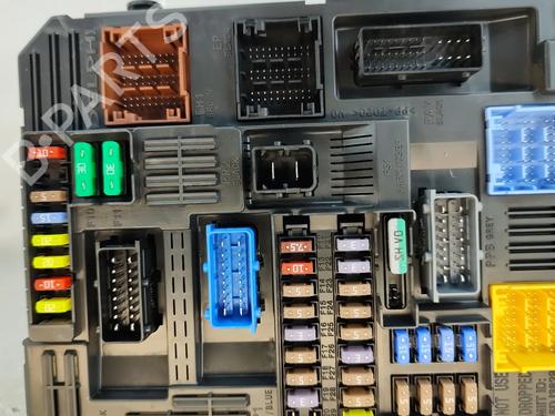 Fuse box CITROËN C4 Picasso II 1.6 BlueHDi 120 | BP31083067E1