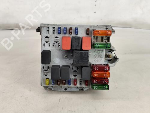 Used Fuse box Fuse box 31206730 31206730