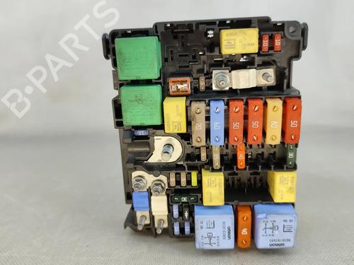 Used Fuse box Fuse box 31205300 31205300